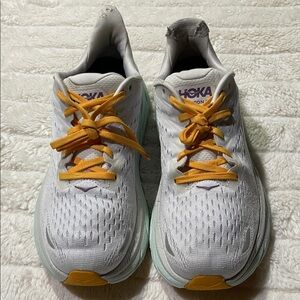 Hoka One One Clifton 8